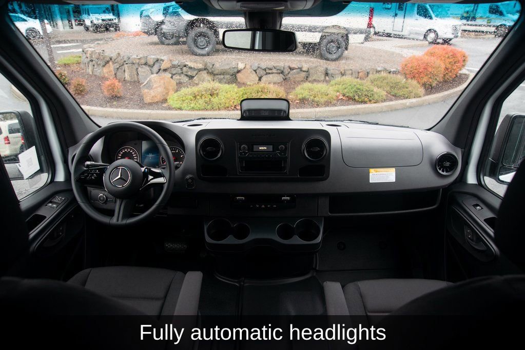 Used 2025 Mercedes-Benz Sprinter 2500 image 33