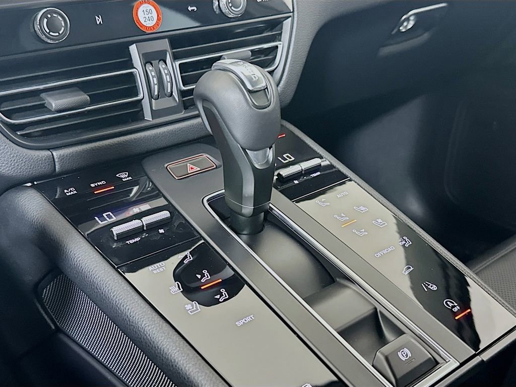 Certified 2024 Porsche Macan image 19