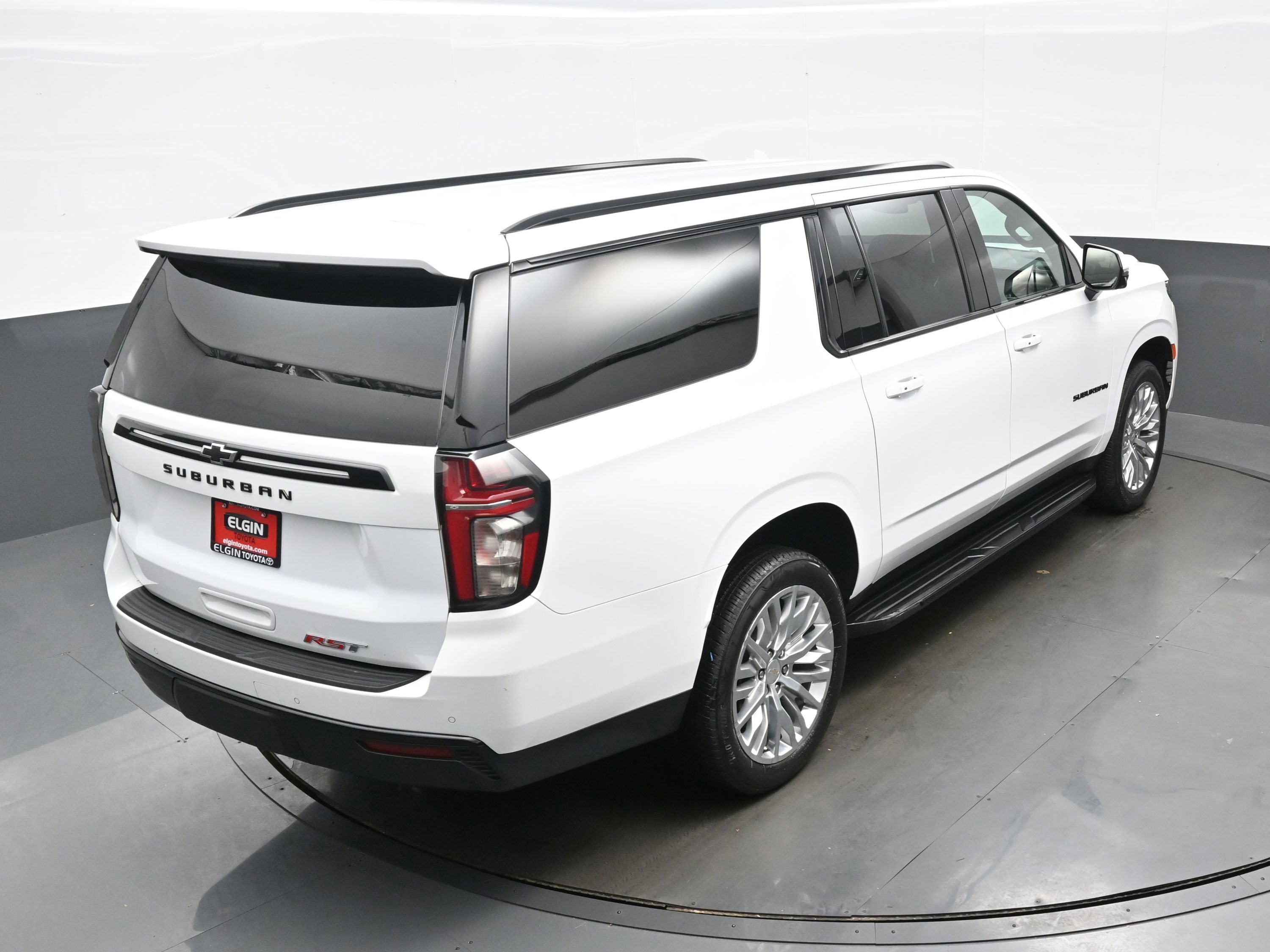 Used 2023 Chevrolet Suburban RST w/ Luxury Package image 42