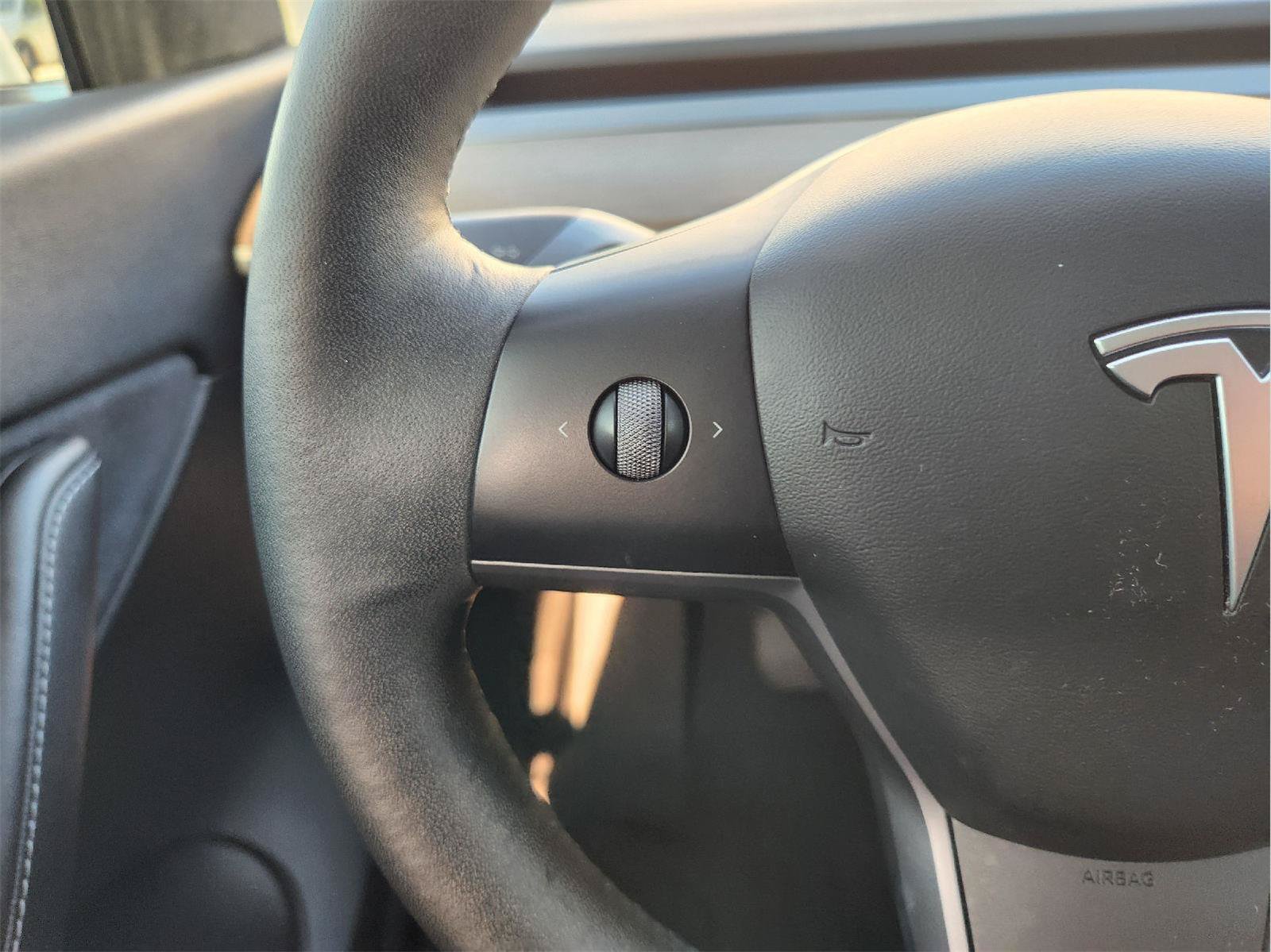 Used 2021 Tesla Model Y Long Range AWD/4WD image 28