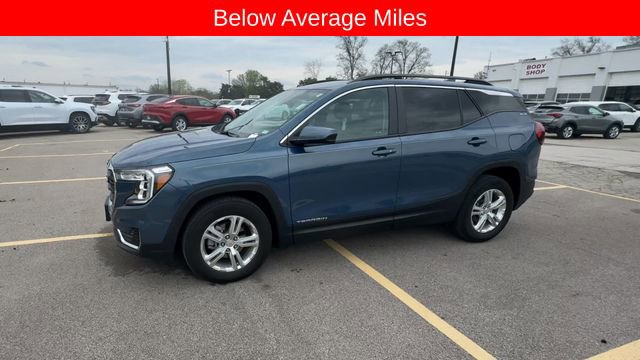 Used 2024 GMC Terrain SLE w/ Driver Convenience Package image 4