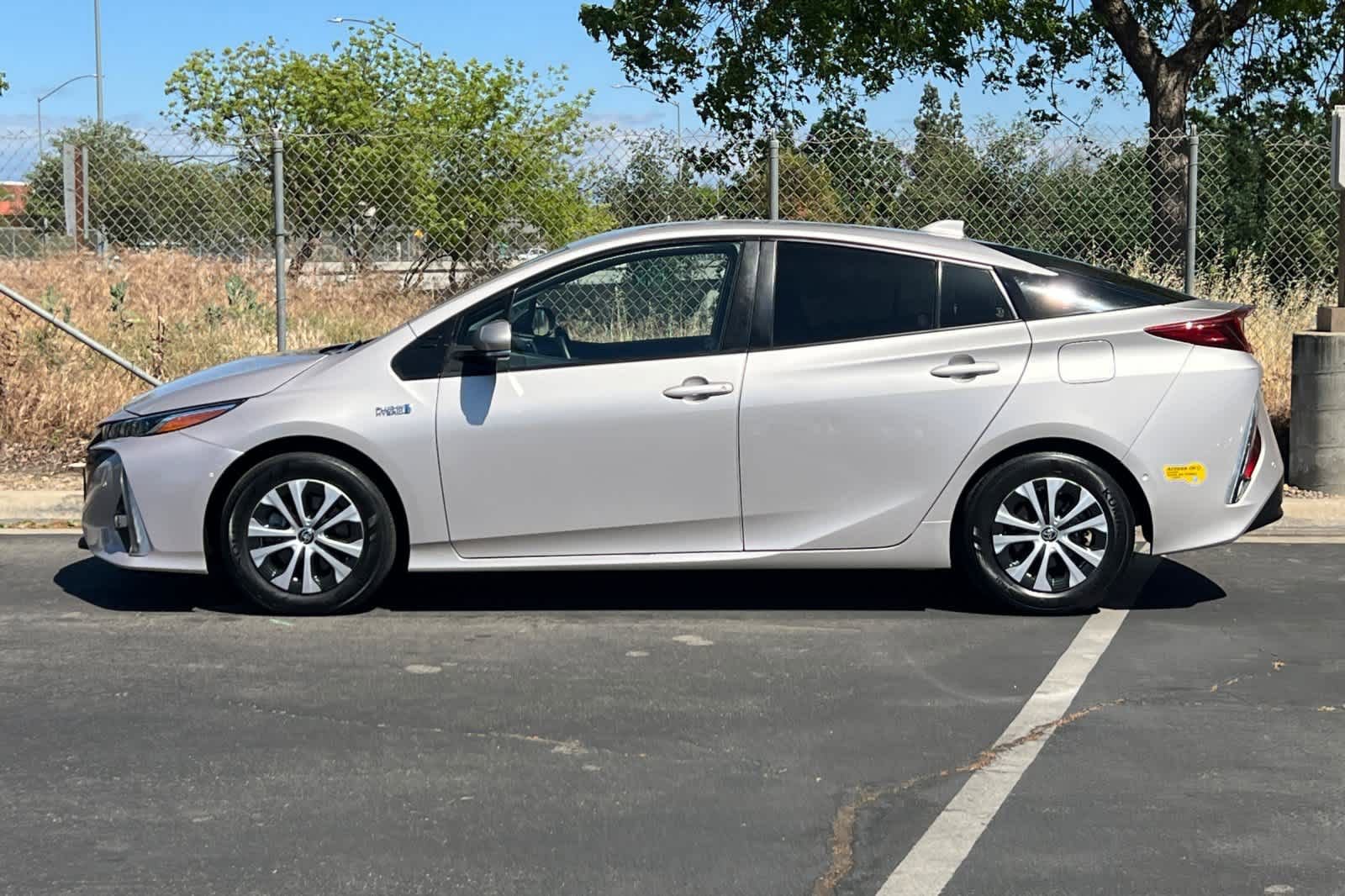 Used 2021 Toyota Prius Prime Limited w/ Carpet Mat Package (TMS) image 6