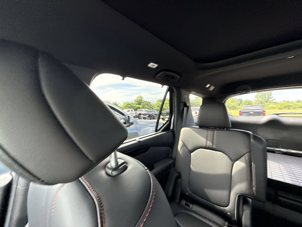 Used 2025 Honda Pilot TrailSport image 10