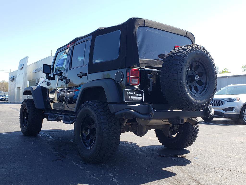Used 2013 Jeep Wrangler Unlimited Sahara AWD/4WD image 8
