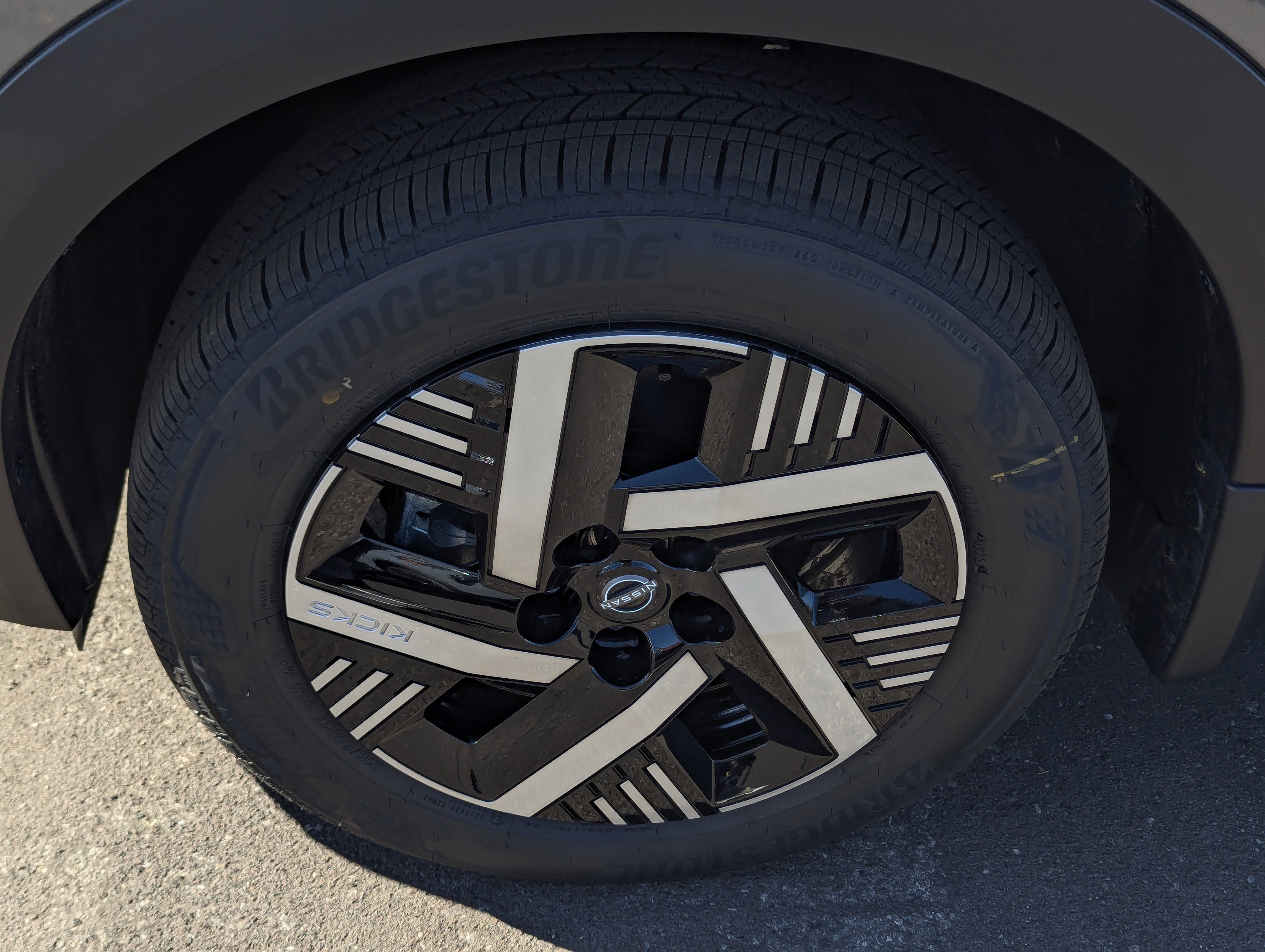 New 2026 Nissan Kicks SV image 7