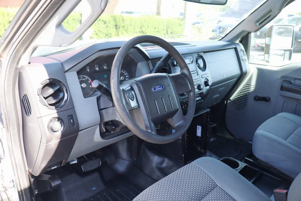 Used 2016 Ford F550 2WD Regular Cab Super Duty image 21