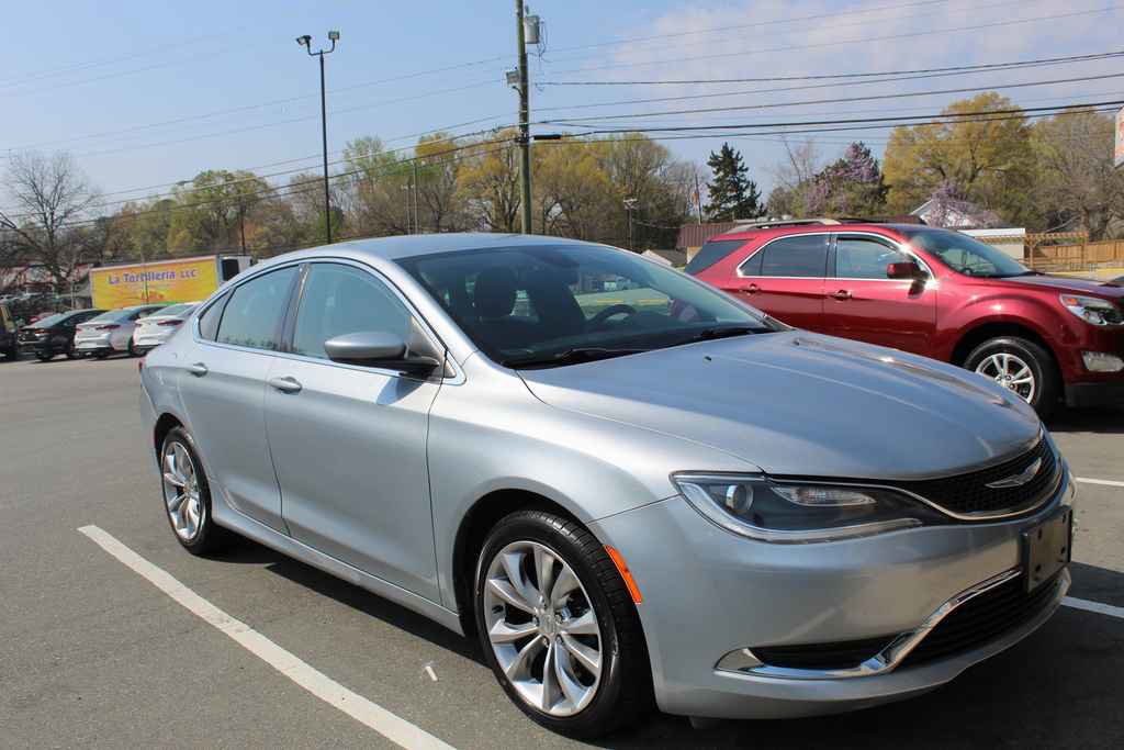 Used 2016 Chrysler 200 Limited image 3