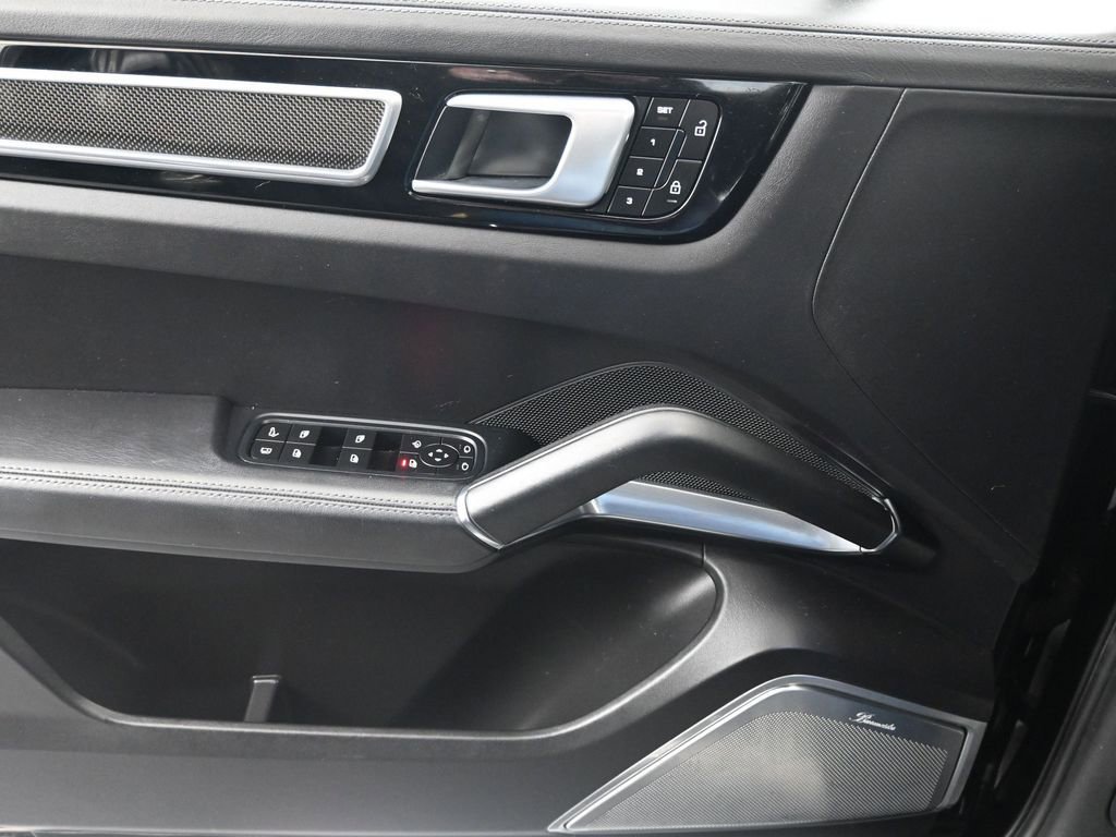 Certified 2022 Porsche Cayenne Turbo S image 13