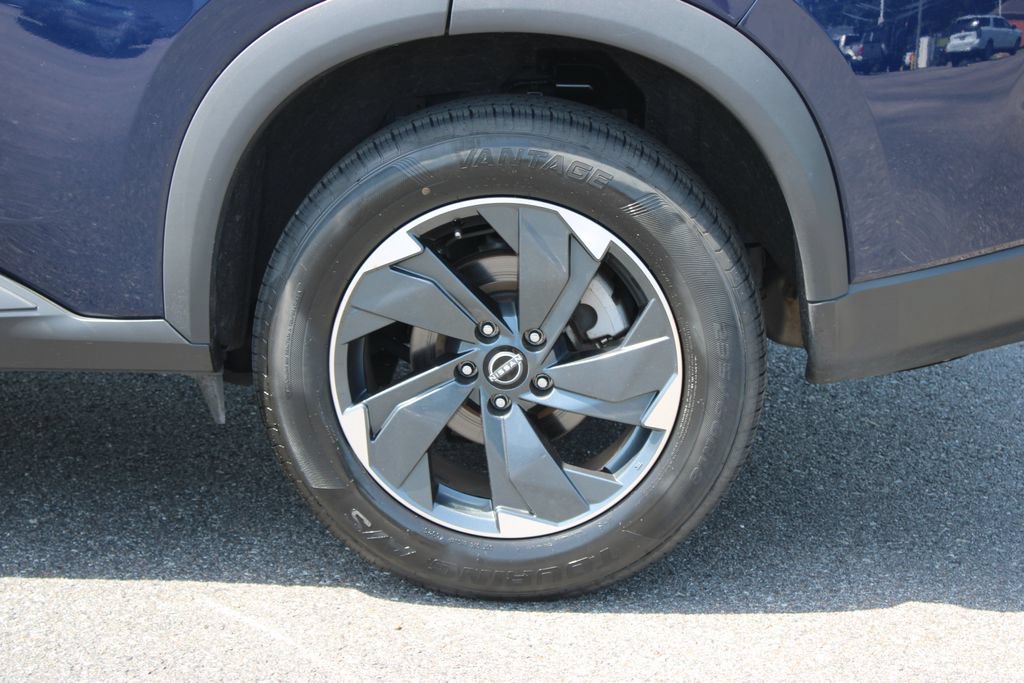 Used 2024 Nissan Rogue SV AWD/4WD image 19