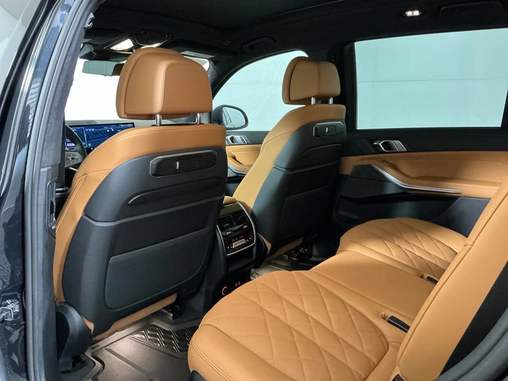 Used 2025 BMW X7 xDrive40i w/ Premium Package AWD/4WD image 25