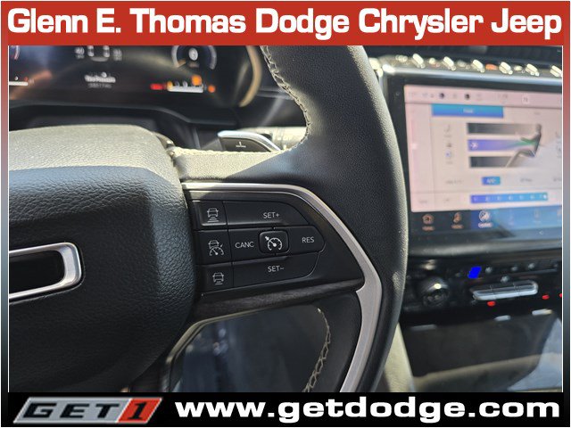 Used 2023 Jeep Grand Cherokee L Limited w/ Luxury Tech Group II AWD/4WD image 19