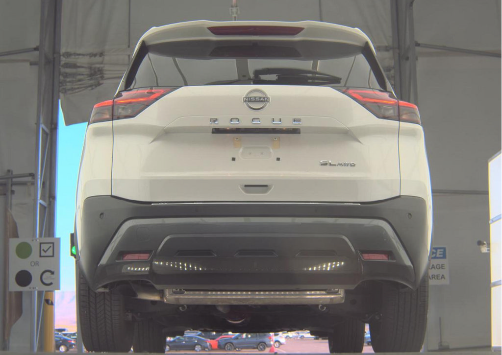 Used 2023 Nissan Rogue SL AWD/4WD image 3