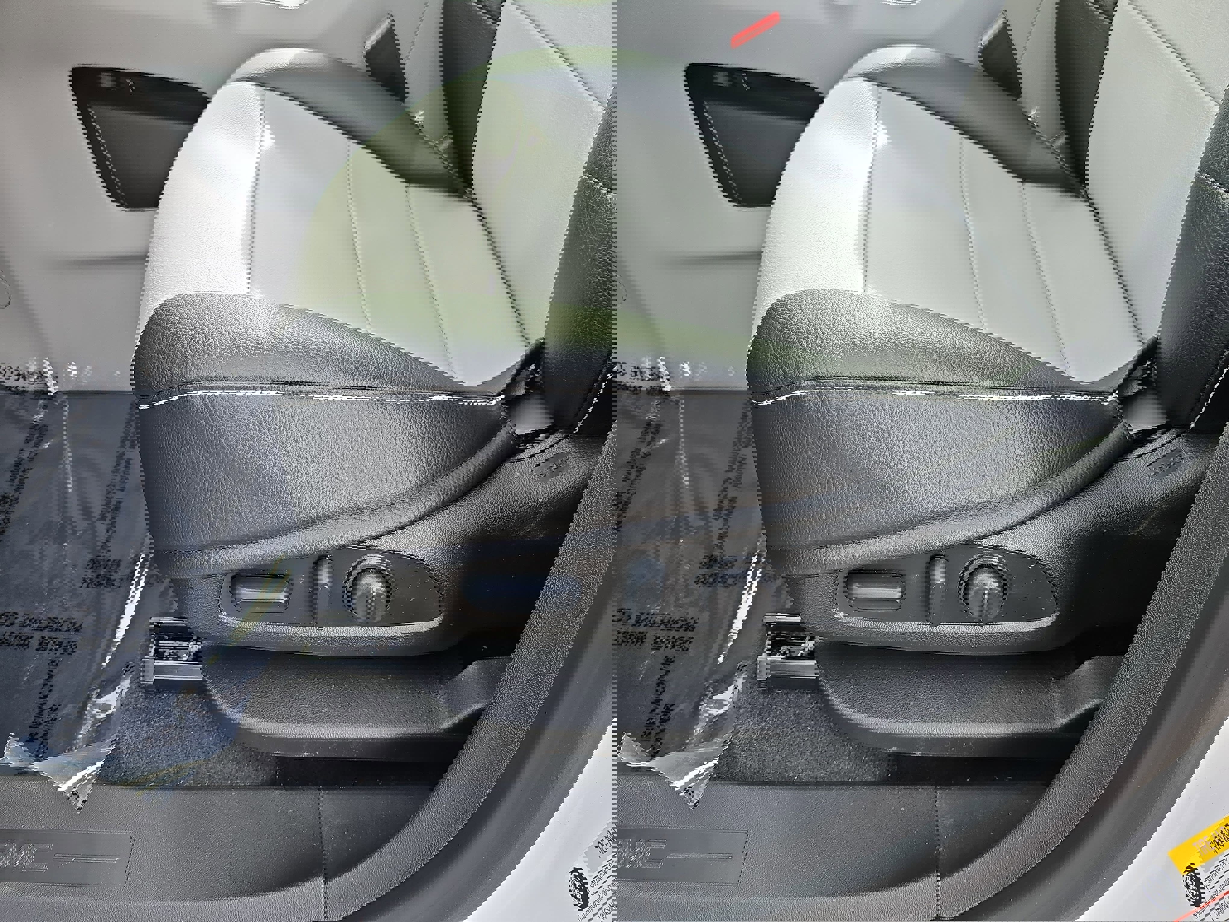 Used 2024 GMC Terrain SLT w/ Infotainment Package II image 28