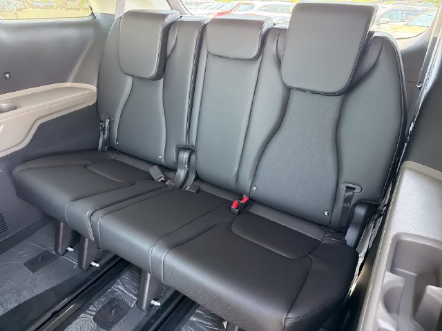 New 2027 Kia Carnival EX FWD image 19