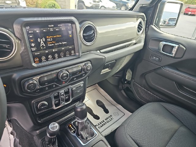 Used 2023 Jeep Gladiator Overland AWD/4WD image 21