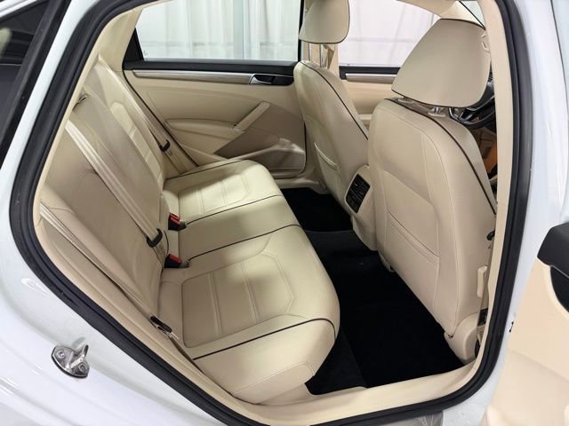 Used 2018 Volkswagen Passat 2.0T SE FWD image 8