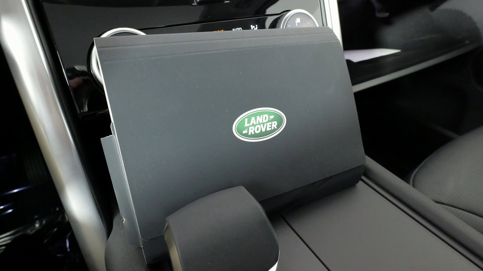 Used 2024 Land Rover Discovery S image 72