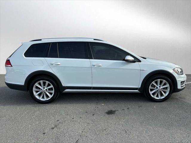Used 2019 Volkswagen Golf Alltrack SE image 2
