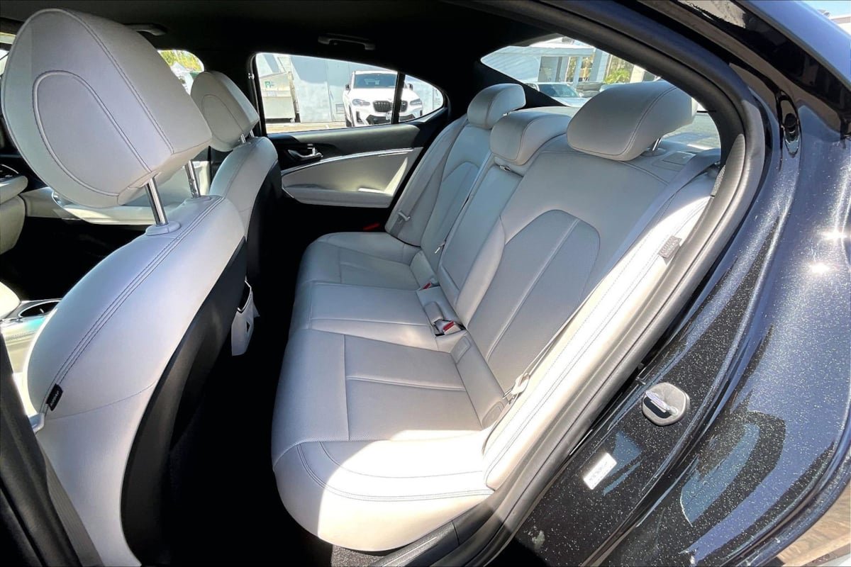 Used 2025 Genesis G70 2.5T RWD image 23