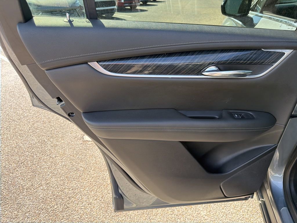 Used 2022 Cadillac XT6 Premium Luxury image 17