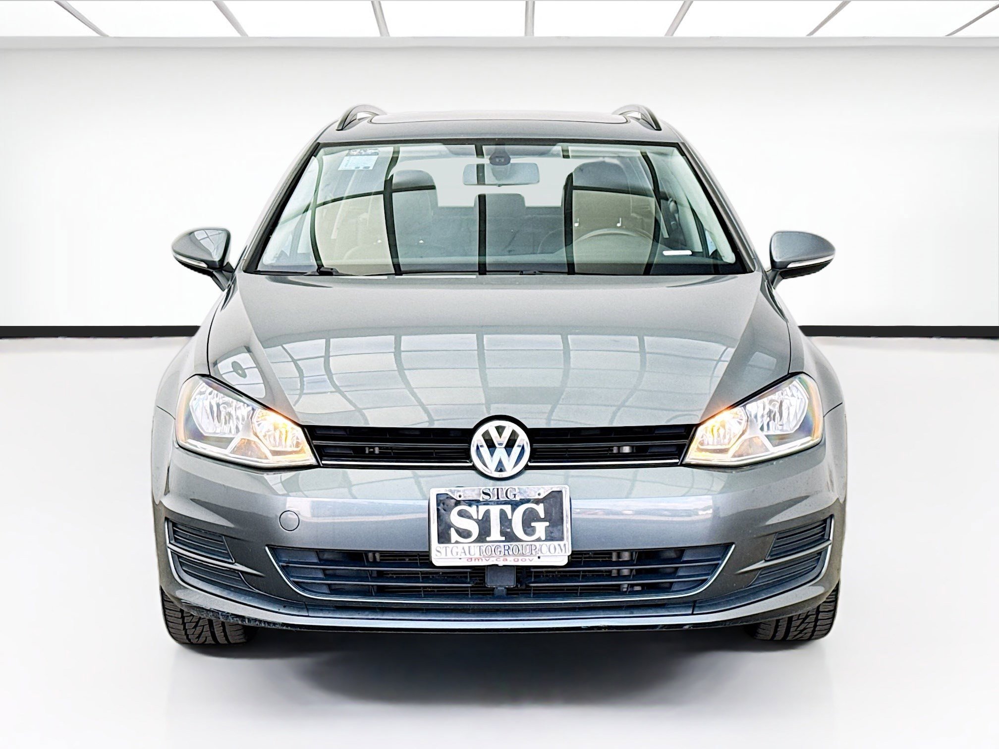 Used 2016 Volkswagen Golf Limited Edition image 2