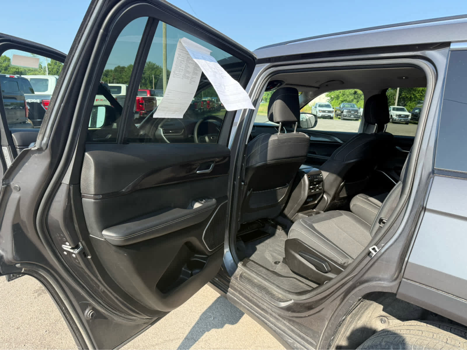 Used 2022 Jeep Grand Cherokee L Laredo w/ Luxury Tech Group I image 16