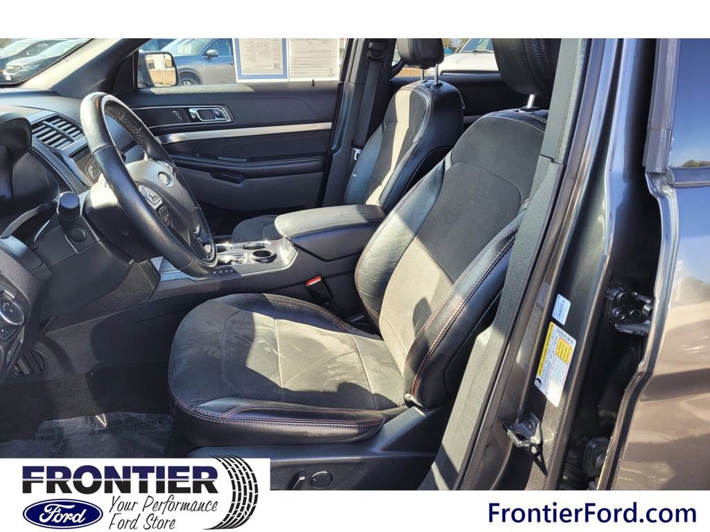 Used 2018 Ford Explorer XLT w/ Equipment Group 202A image 8