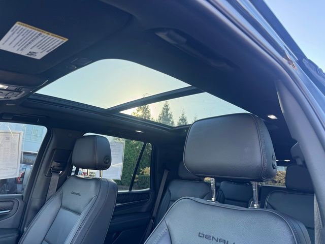 Used 2022 GMC Yukon Denali w/ Advanced Technology Package image 27