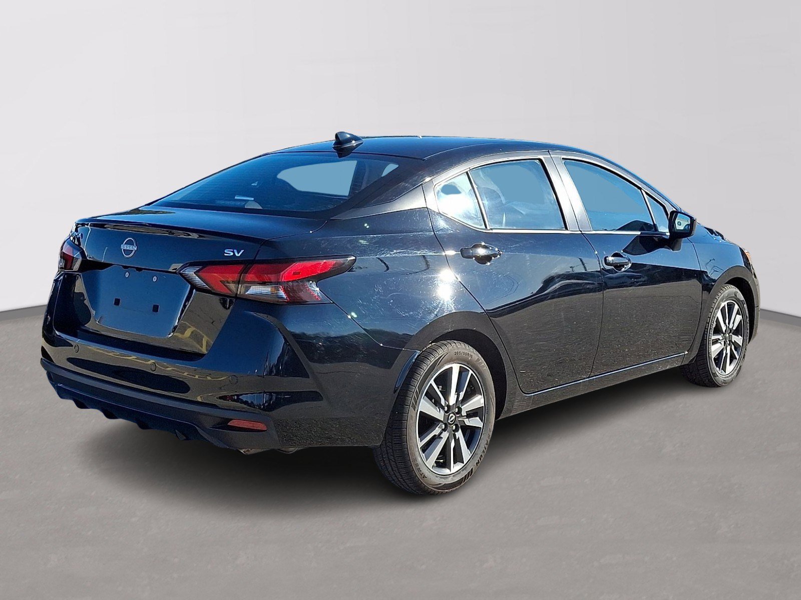 Used 2024 Nissan Versa SV image 6