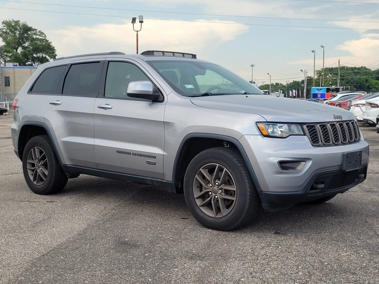 Used 2016 Jeep Grand Cherokee Laredo 75th Anniversary AWD/4WD image 20