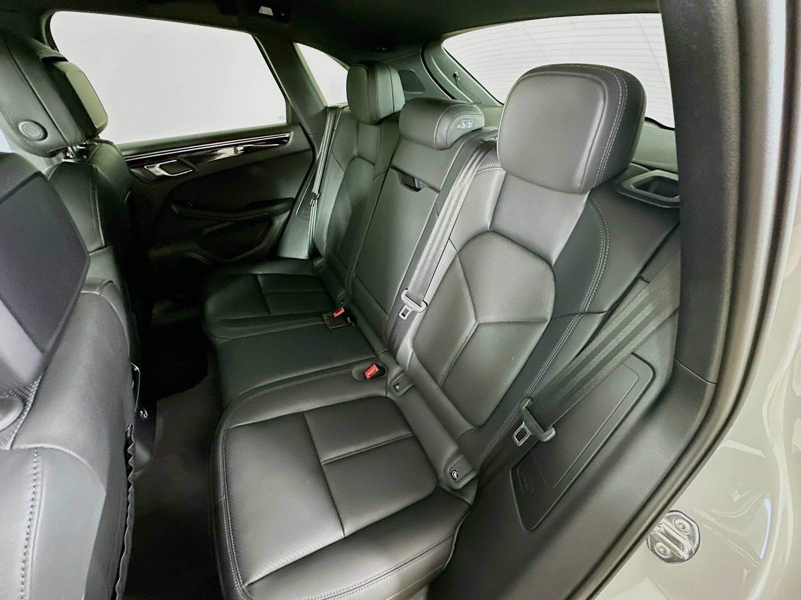 New 2026 Porsche Macan AWD/4WD image 36