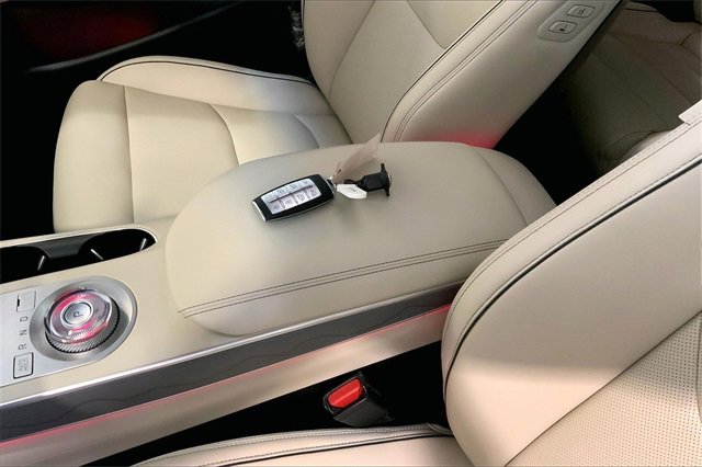 Used 2023 Genesis GV70 2.5T w/ Advanced Package image 12