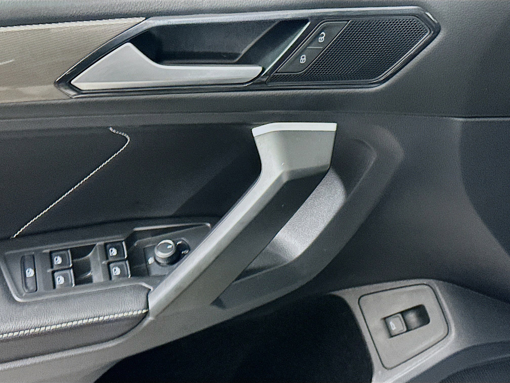 Used 2024 Volkswagen Tiguan Wolfsburg Edition image 15