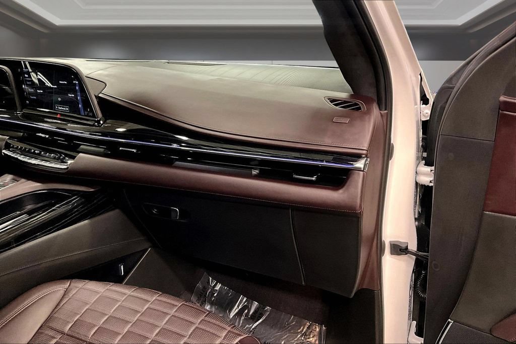 Certified 2023 Cadillac Escalade ESV V AWD/4WD image 27