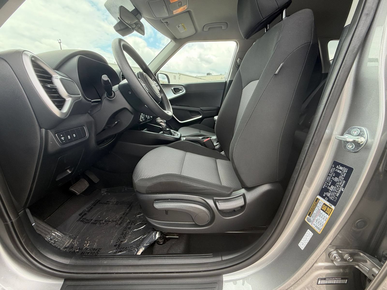 Used 2025 Kia Soul LX w/ LX Technology Package FWD image 24