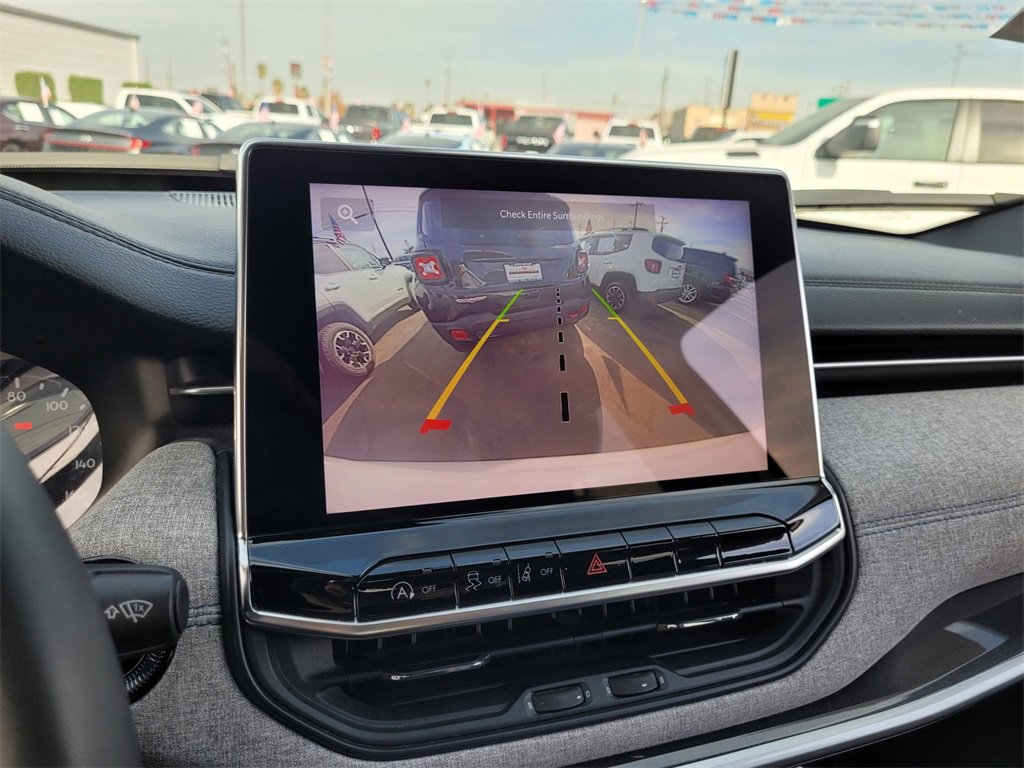 Used 2024 Jeep Compass Latitude image 17