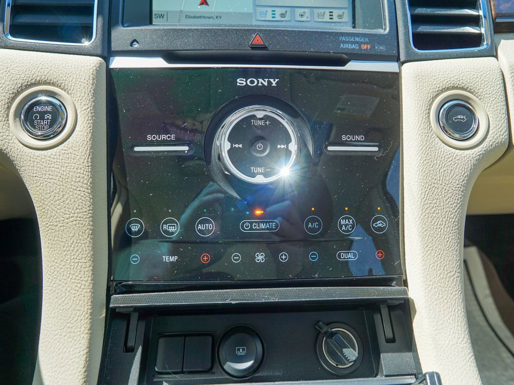 Used 2018 Ford Taurus Limited image 27