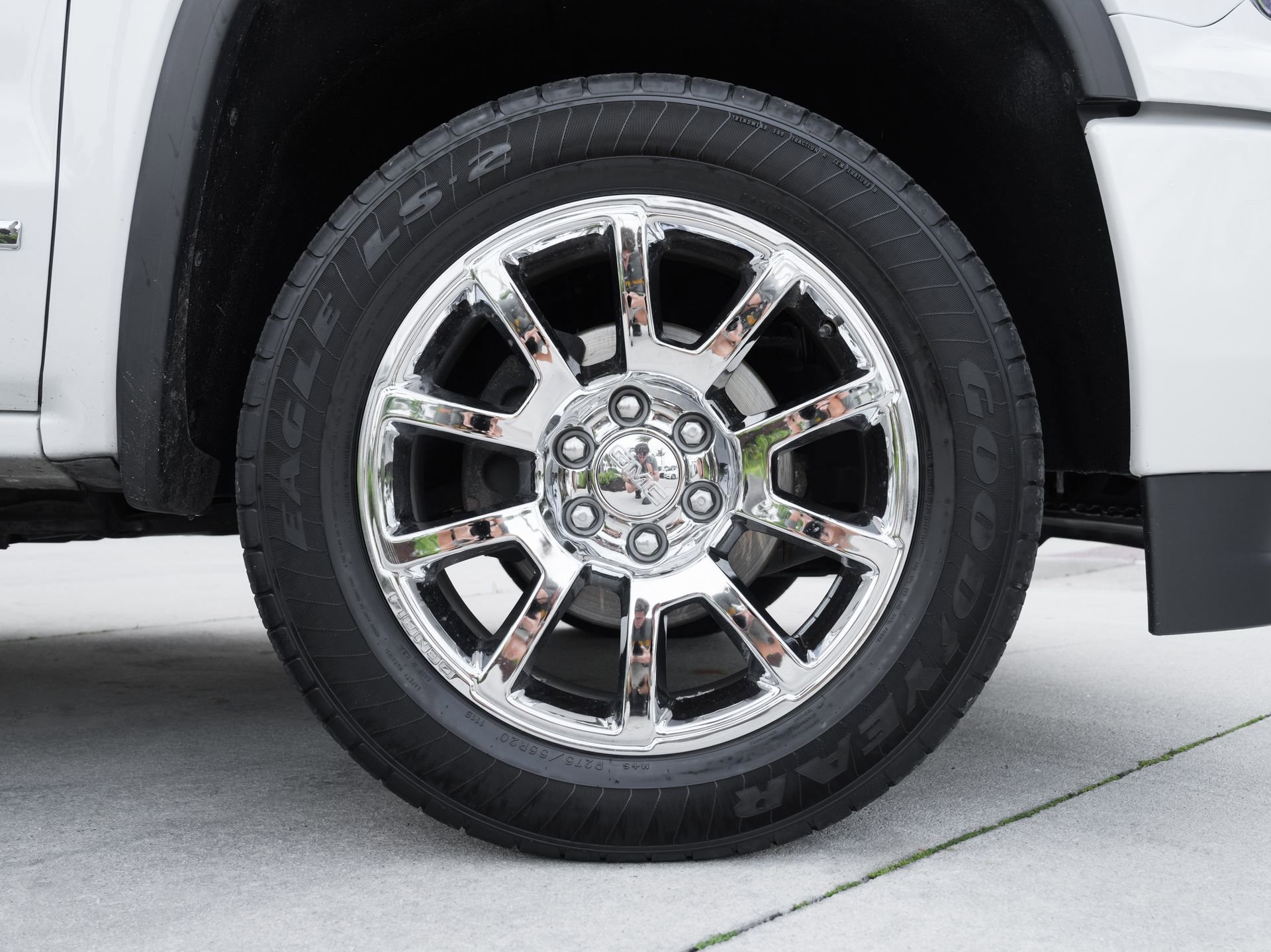 Used 2016 GMC Sierra 1500 Denali w/ Enhanced Driver Alert Package AWD/4WD image 29