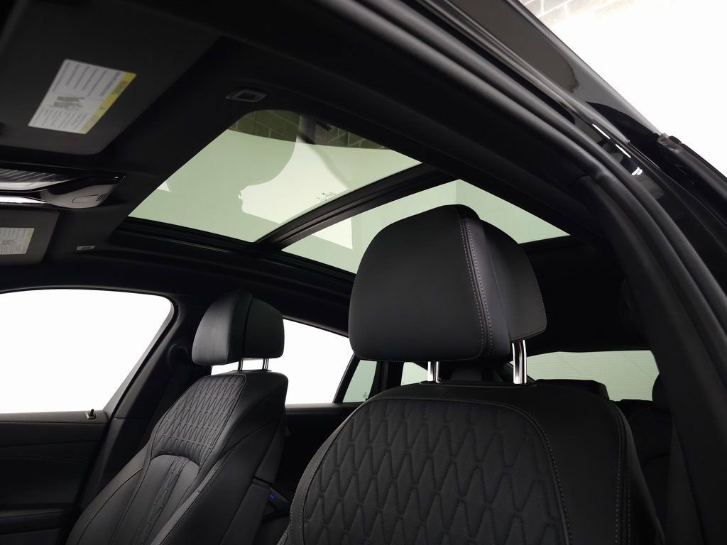 Used 2024 BMW X6 M60i w/ Dynamic Handling Package image 18