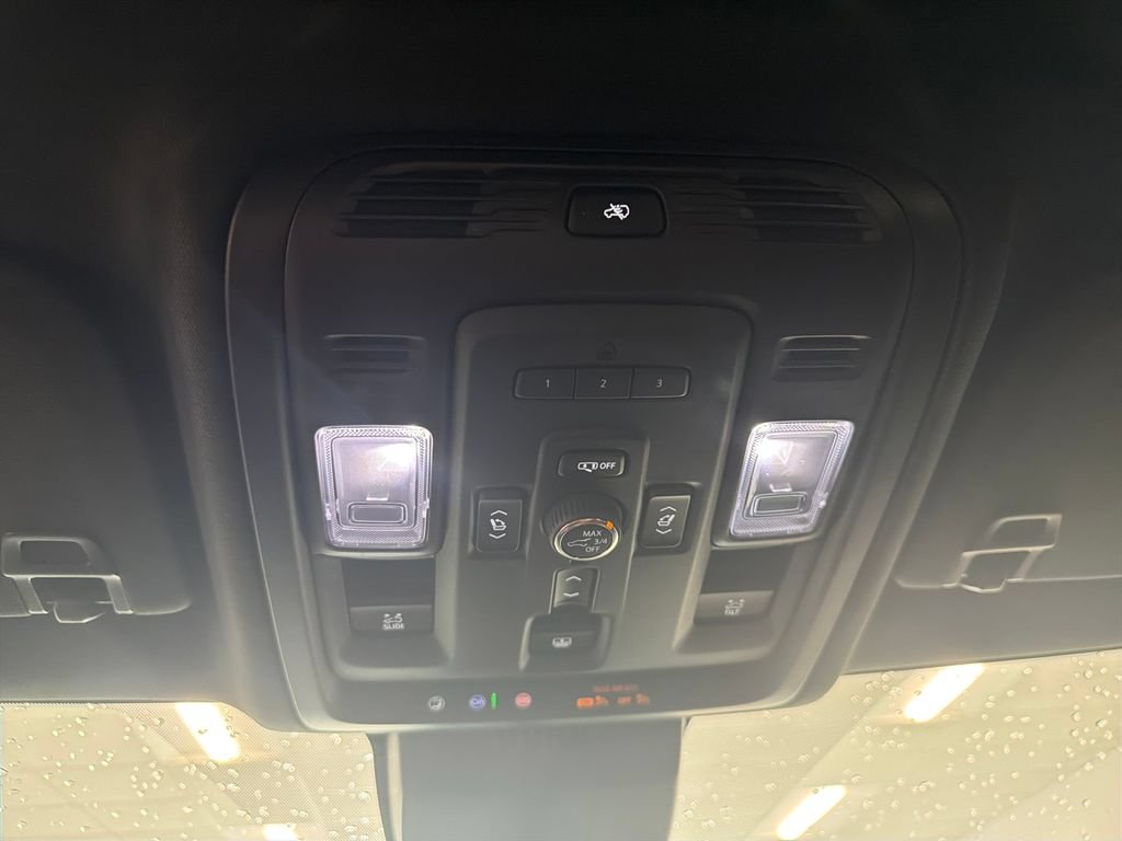 Used 2024 GMC Yukon Denali Ultimate AWD/4WD image 18