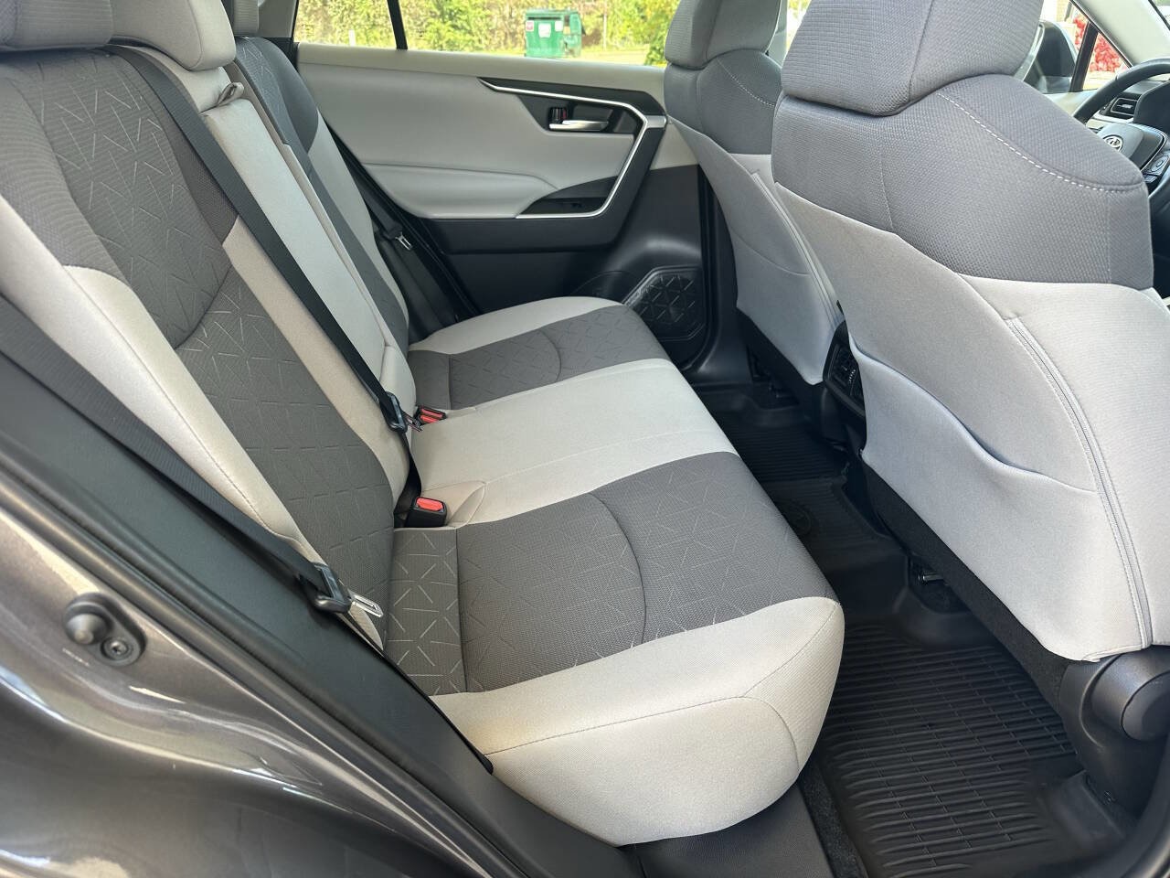 Used 2021 Toyota RAV4 XLE w/ Convenience Package image 17