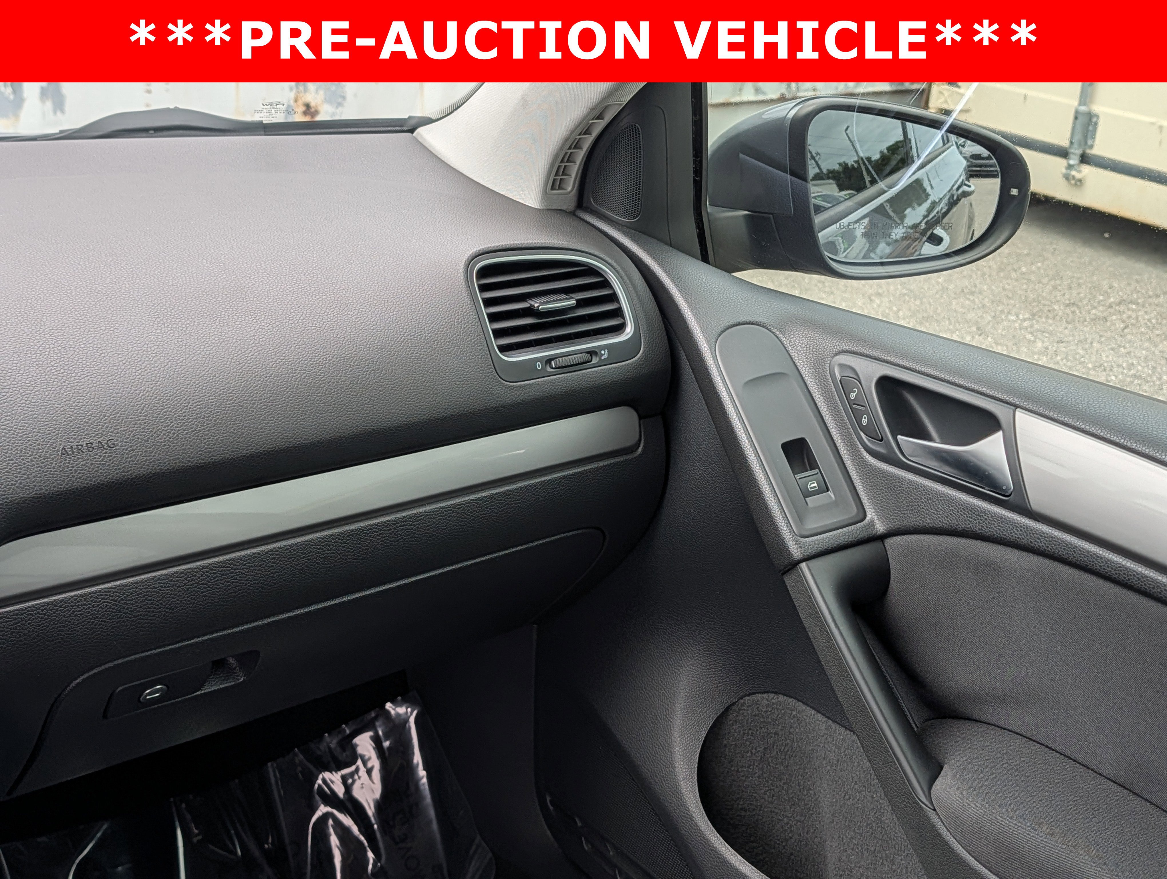 Used 2013 Volkswagen Golf 4-Door FWD image 17