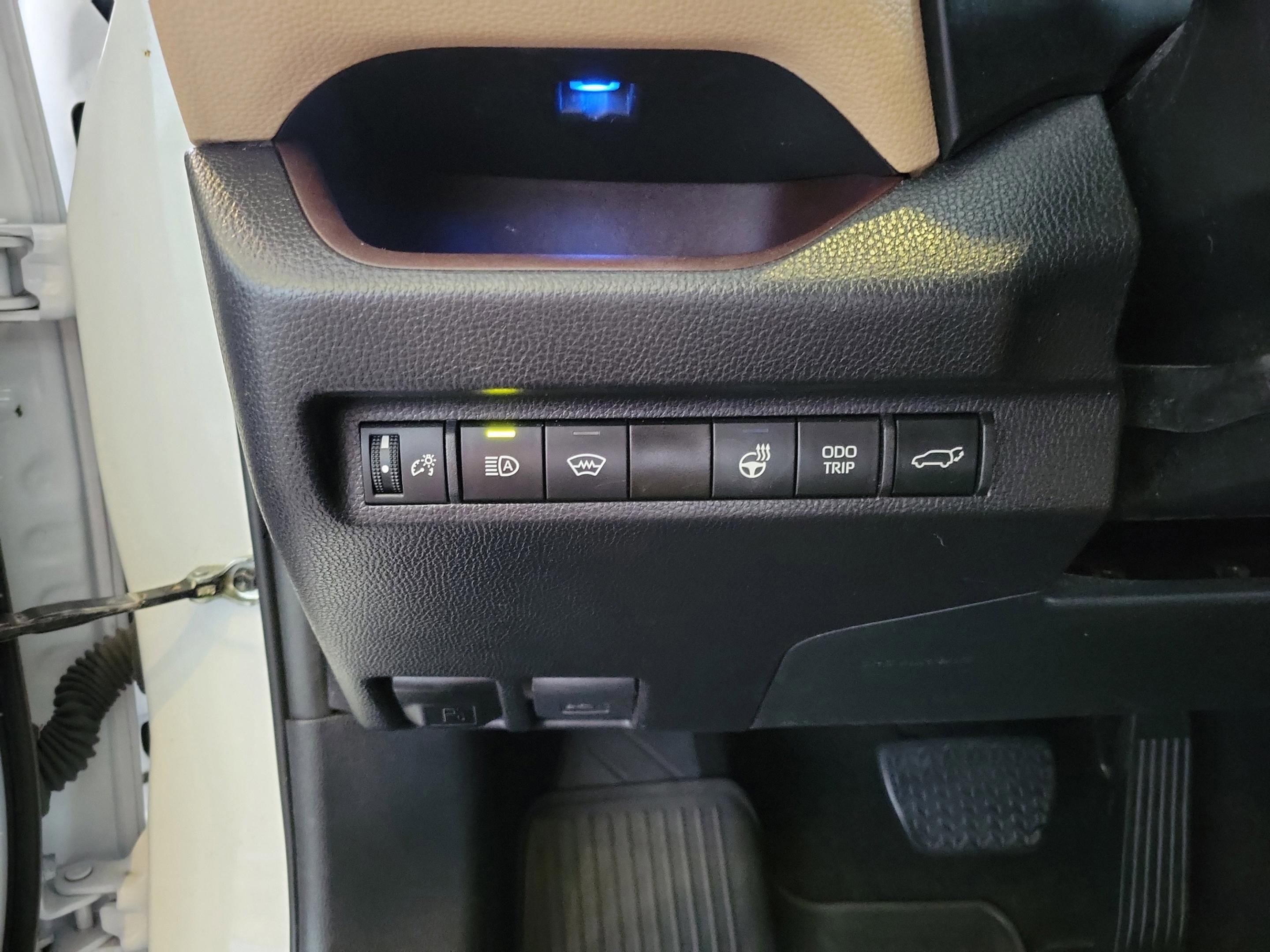 Used 2024 Toyota RAV4 Limited w/ Weather Package image 11