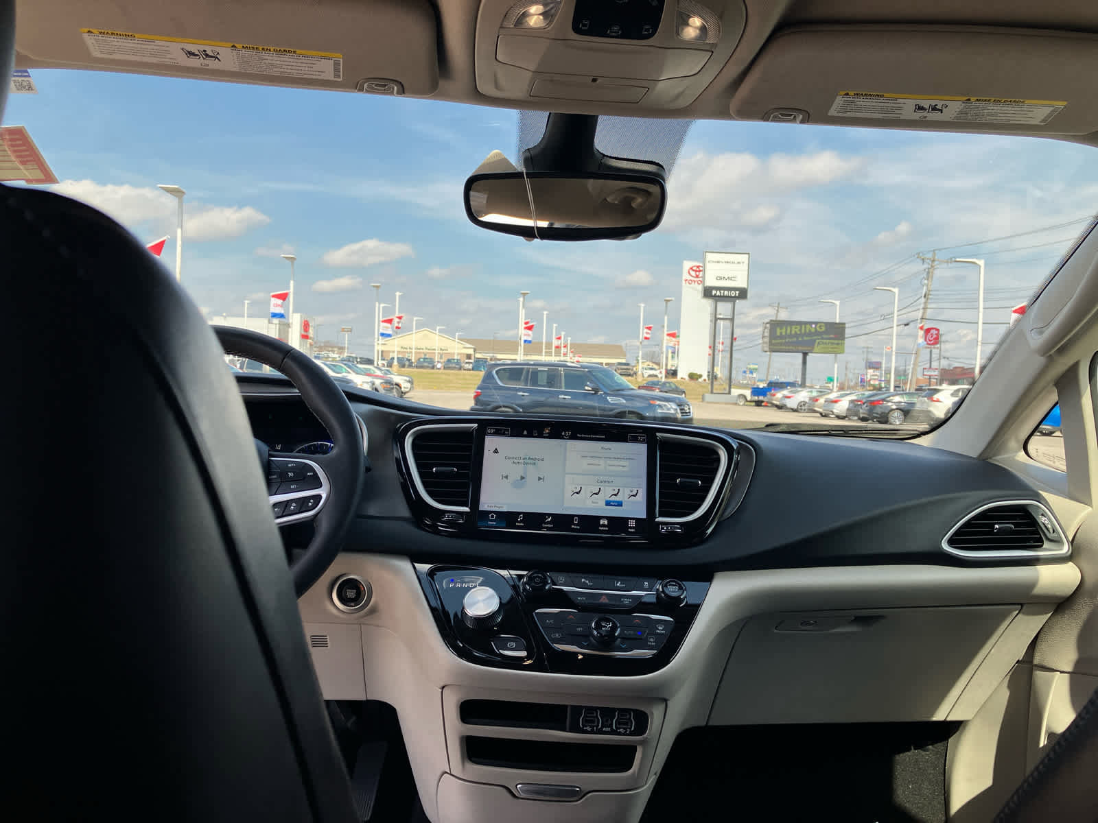 Used 2023 Chrysler Pacifica Touring-L image 33