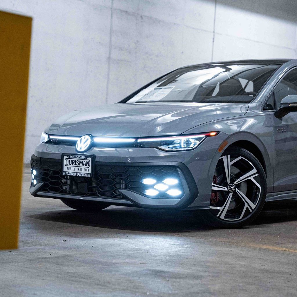 New 2026 Volkswagen GTI SE FWD image 2