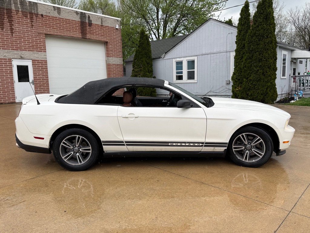 Used 2012 Ford Mustang Premium RWD image 5