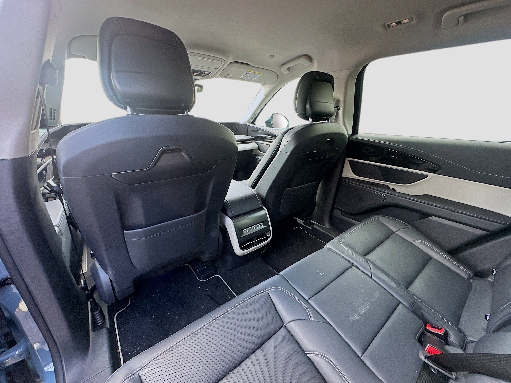 Used 2025 Lincoln Nautilus Premier image 23