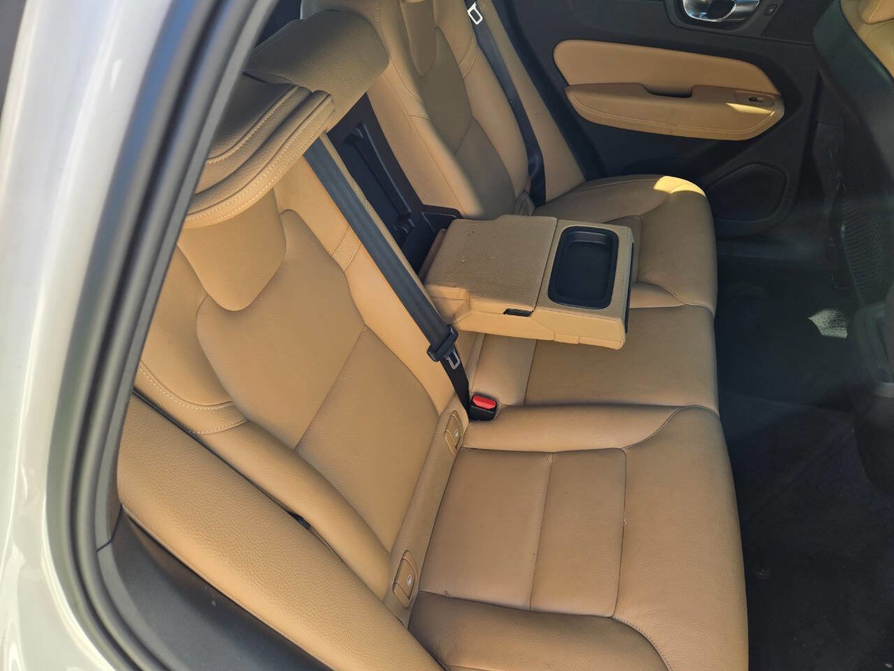 Used 2020 Volvo XC60 T5 Momentum image 20