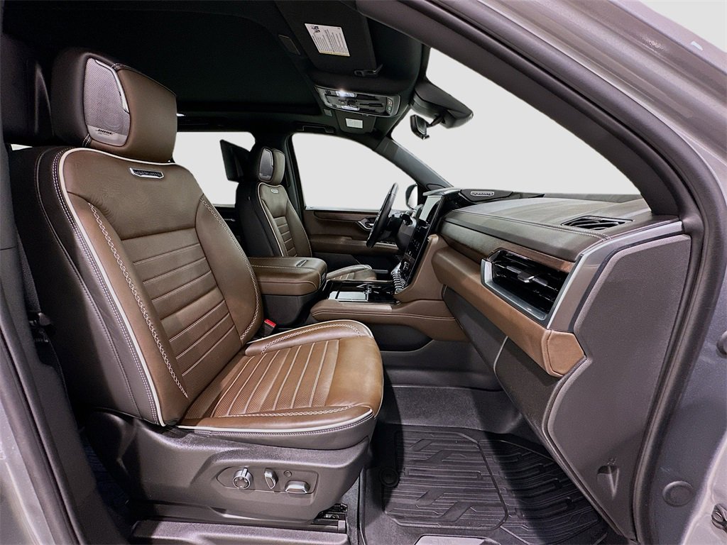 Used 2025 GMC Yukon Denali Ultimate image 32