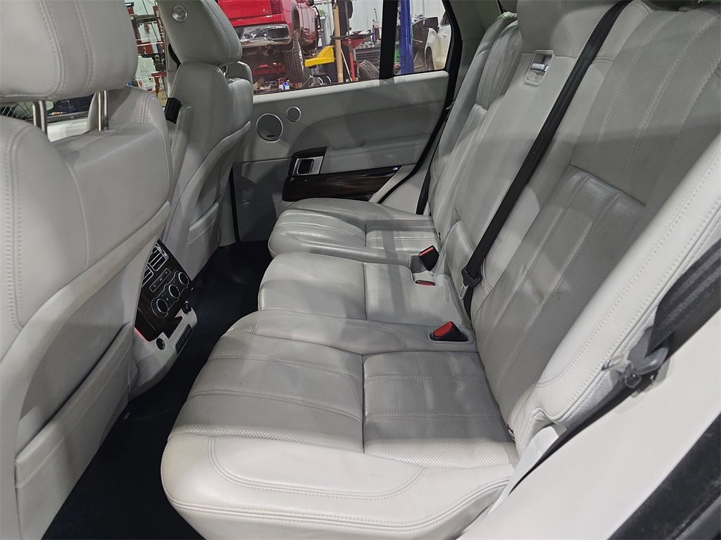 Used 2016 Land Rover Range Rover HSE image 15